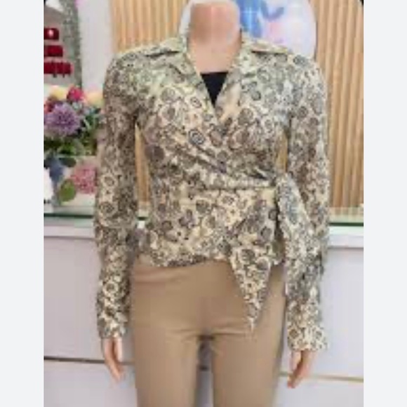 Jones New York wraparound Silk blouse, black and beige, long sleeve, size 10P - Picture 16 of 16